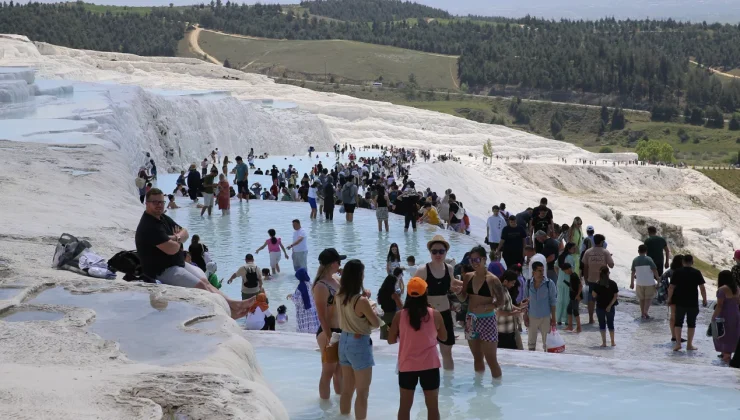 Bayram tatilinde Pamukkale’ye ziyaretçi akını