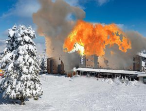 Bursa Uludağ'da kapatılan otelde yangın: 2 kişi hayatını kaybetti