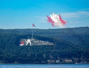 Çanakkale’de Türk Yıldızları gösterisi: Saygı uçuşu ve deniz zaferi coşkusu
