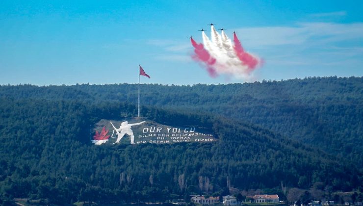 Çanakkale’de Türk Yıldızları gösterisi: Saygı uçuşu ve deniz zaferi coşkusu