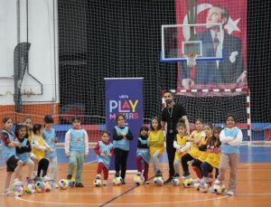 Geleceğin yıldızları UEFA Playmakers Kars Merkezi'nde yetişiyor