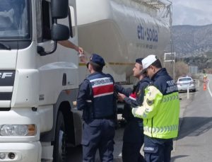 Nallıhan'da jandarma ve polisten şeker tadında uygulama