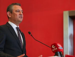 Özgür Özel bayramın ilk gününde Trabzon'da: İmza kampanyası başladı