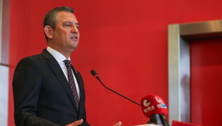 Özgür Özel bayramın ilk gününde Trabzon'da: İmza kampanyası başladı