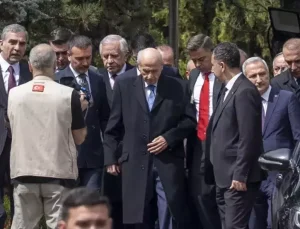 Bahçeli 66 gün sonunda mesaisine başladı: Türkeş'in kabrini ziyaret etti