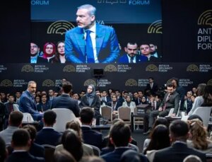 Bakan Fidan üniversitelilerle “ADF Youth”ta buluştu