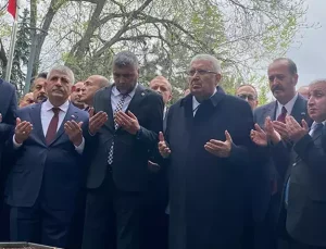MHP Başkanlık Divanı, Alparslan Türkeş'i mezarı başında andı: Bahçeli katılmadı