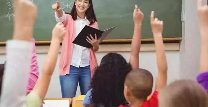 Öğretmenlere il içi yer değişikliği hakkı: MEB başvuru takvimini açıkladı