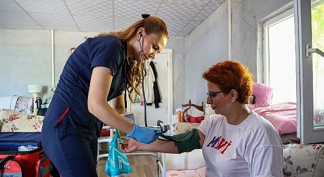 Büyükşehir bakıma muhtaç hastaların yüklerini hafifletiyor