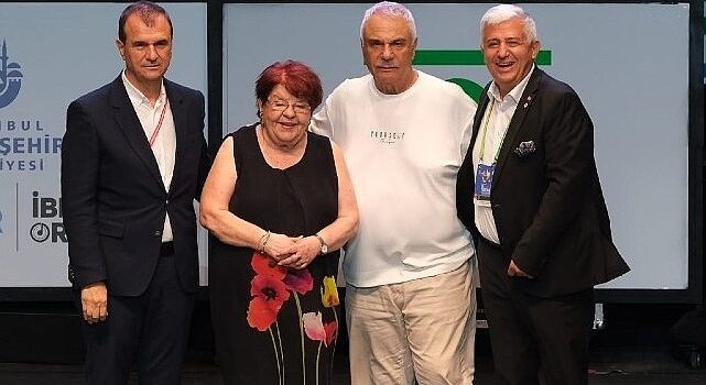 Halil Ergün ve Defne Yalnız’a ‘Yaşam Boyu Başarı Ödülü’ verildi