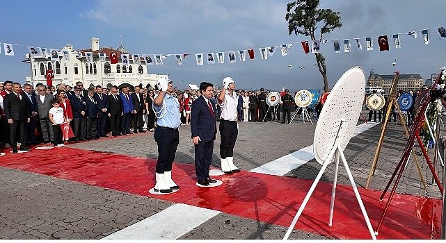 Kadıköy Sokaklarında Zafer Bayramı Coşkusu