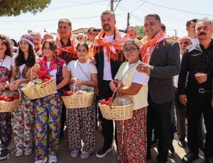 Buca’da müzik ve lezzet dolu Bardacık Şenliği