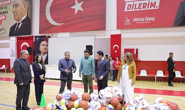 Bayraklı’daki Okullara Spor Malzemesi Desteği