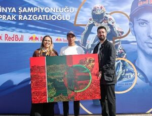 Castrol’den Sanat ve Sporu Buluşturan Eser:   Devrim & Renk Erbil’den Toprak Razgatlıoğlu’na “Işığın ve Rengin Yolculuğu”
