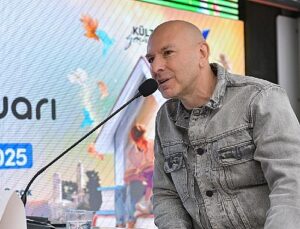 Demir Demirkan bu kez edebiyat sahnesinde hayranları ile buluştu