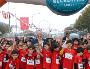 Nilüfer’de binden fazla öğrenci Cumhuriyet için koştu