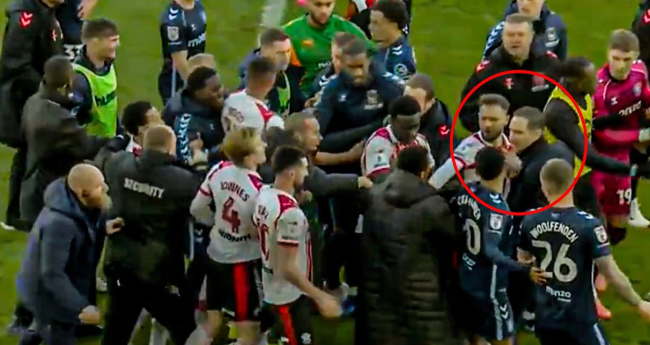 10 kişi rakibi yenemediler efsane isme saldırdılar