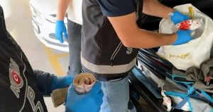 8 kilo altın sevgilisinin kasasından çıktı