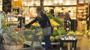 AB’de 100 euroluk sepet Türkiye’de 51 euroya doluyor