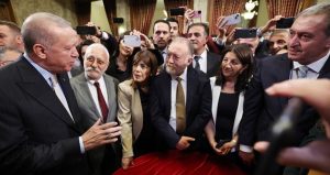 Açılım zorda, Üçlü ittifak çatırdıyor