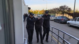 Adana kadın yolcuyla kavga eden otobüs şoförü gözaltına alındı