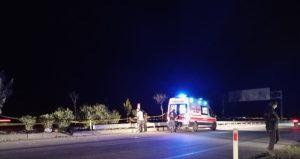 Adana’da motosiklet refüje çarptı; 1 ölü, 1 yaralı