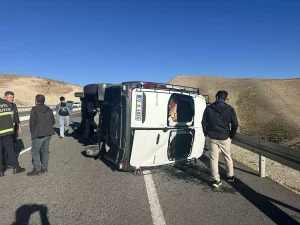 Adıyaman’da Minibüs-Otomobil Kazası: 4 Yaralı
