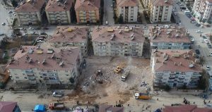 Afet sonrası bina hasar tespiti yönetmeliği 1 yıl ertelendi