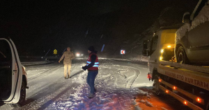Ağrı’da kuvvetli kar yağışı ulaşımı etkiliyor