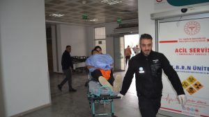 Aksaray’da bıçaklı kavgada yaralandı