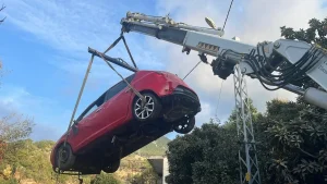 Alanya’da Su Borusu Patladı: Araç Bahçeye Sürüklendi