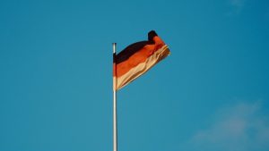 Almanya’da başörtülü kadına ırkçı saldırı