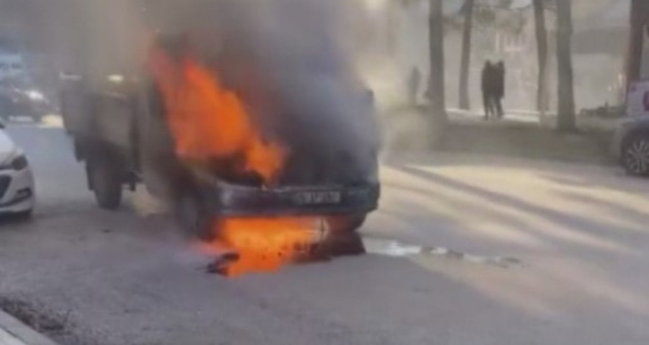 Amasya’da alev alan kamyonet küle döndü