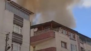 Ankara’da binanın çatısında yangın paniği