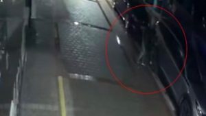 Antalya’da park halindeki 20 aracın lastiği kesildi