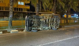 Antalya’da Taksi-Kamyonet Kazası: 2 Yaralı