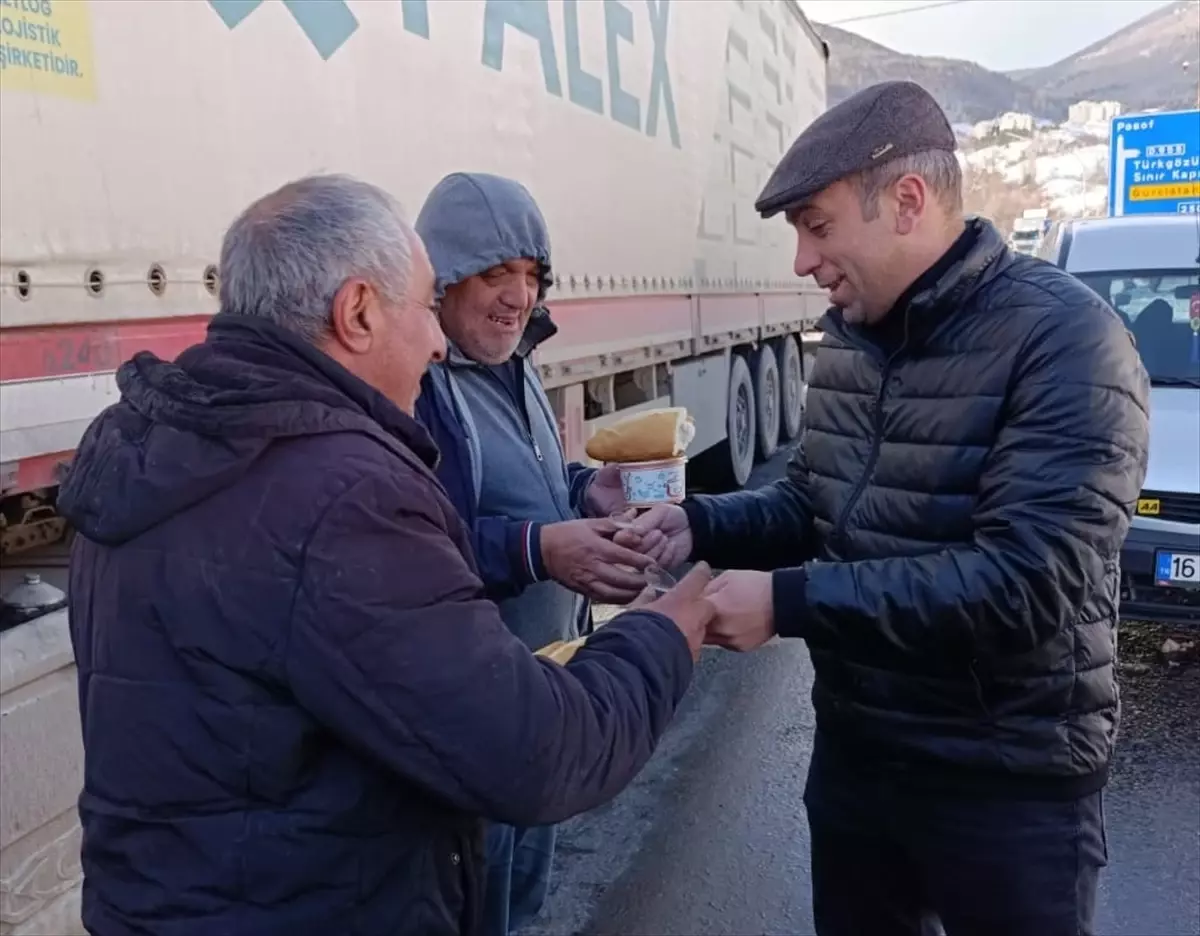 Ardahan’da Tır Şoförlerine Çorba İkramı