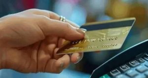 Arkadaşına kartını verdi hayatı cehenneme döndü! Hapisle karşı karşıya