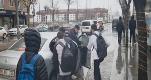 Arnavutköy’de okul çıkışı otostopla eve giden öğrenciler isyan etti