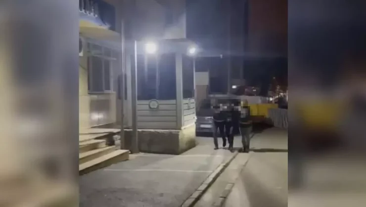 Asansörde Atatürk Portresine Tüküren Kurye Gözaltına Alındı