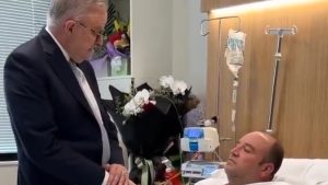 Avustralya Başbakanı Albanese, saldırganı etkisiz hale getiren Ahmed’i ziyaret etti