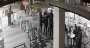 Babayla oğul küfür tartışmasında dehşet saçtı