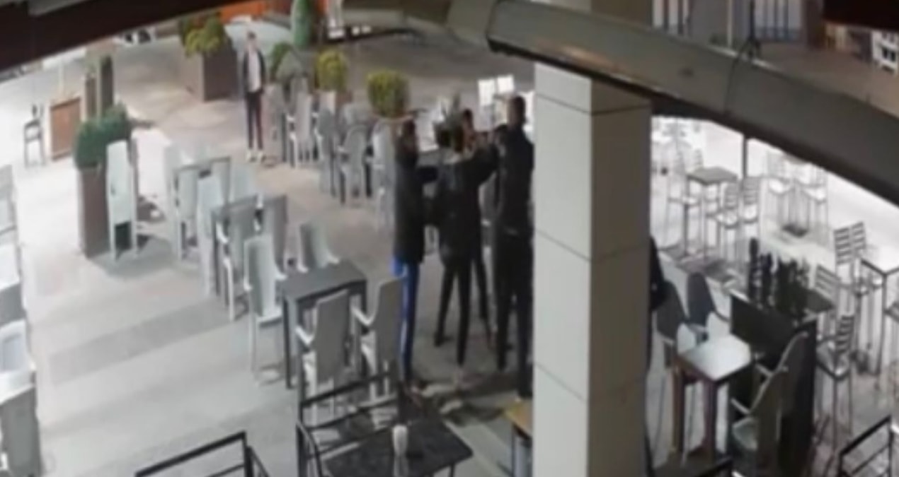 Babayla oğul küfür tartışmasında dehşet saçtı