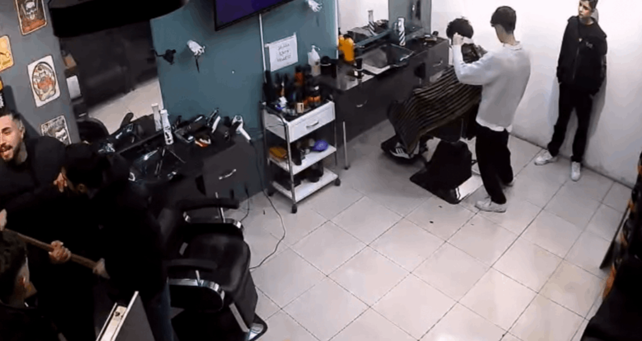 Baltayla kuaförü basıp klimayı patlattI