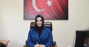 Başkanlığa gelir gelmez Atatürk portresini indirdi