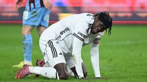 Beşiktaş, bir  büyük maçta daha skoru koruyamadı