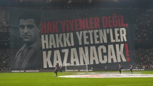 Beşiktaş’tan Rizespor maçı öncesi olay pankart!