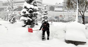 Bolu’da kar kalınlığı yarım metreye ulaştı