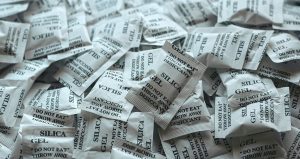 Bu küçük paketleri çöpe atan yandı! 30 yıllık eczacı uyardı