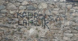 Bursa’da tehlikeli provokasyon: Duvarlara “kahrolsun laiklik” yazıldı